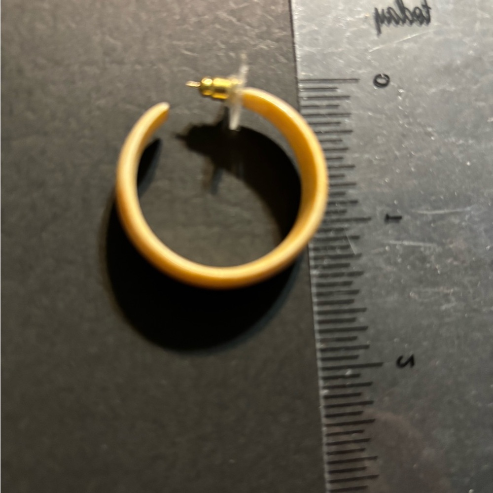 Elegant Gold Hoop Earring
